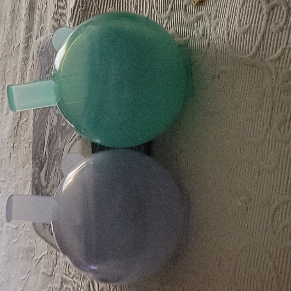 Two TUPPERWARE Container - Picture 14 of 15